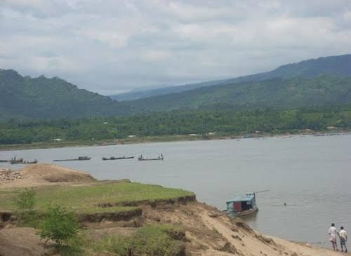 image of বারিক টিলা এবং জাদুকাটা নদী