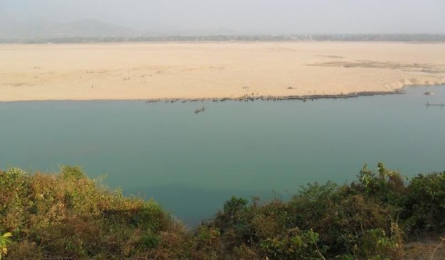 image of বারিক টিলা এবং জাদুকাটা নদী