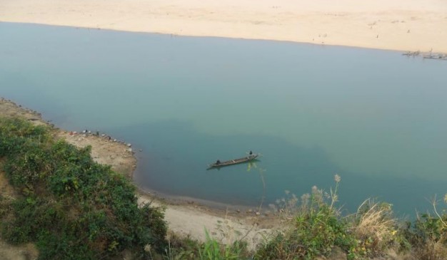image of বারিক টিলা এবং জাদুকাটা নদী